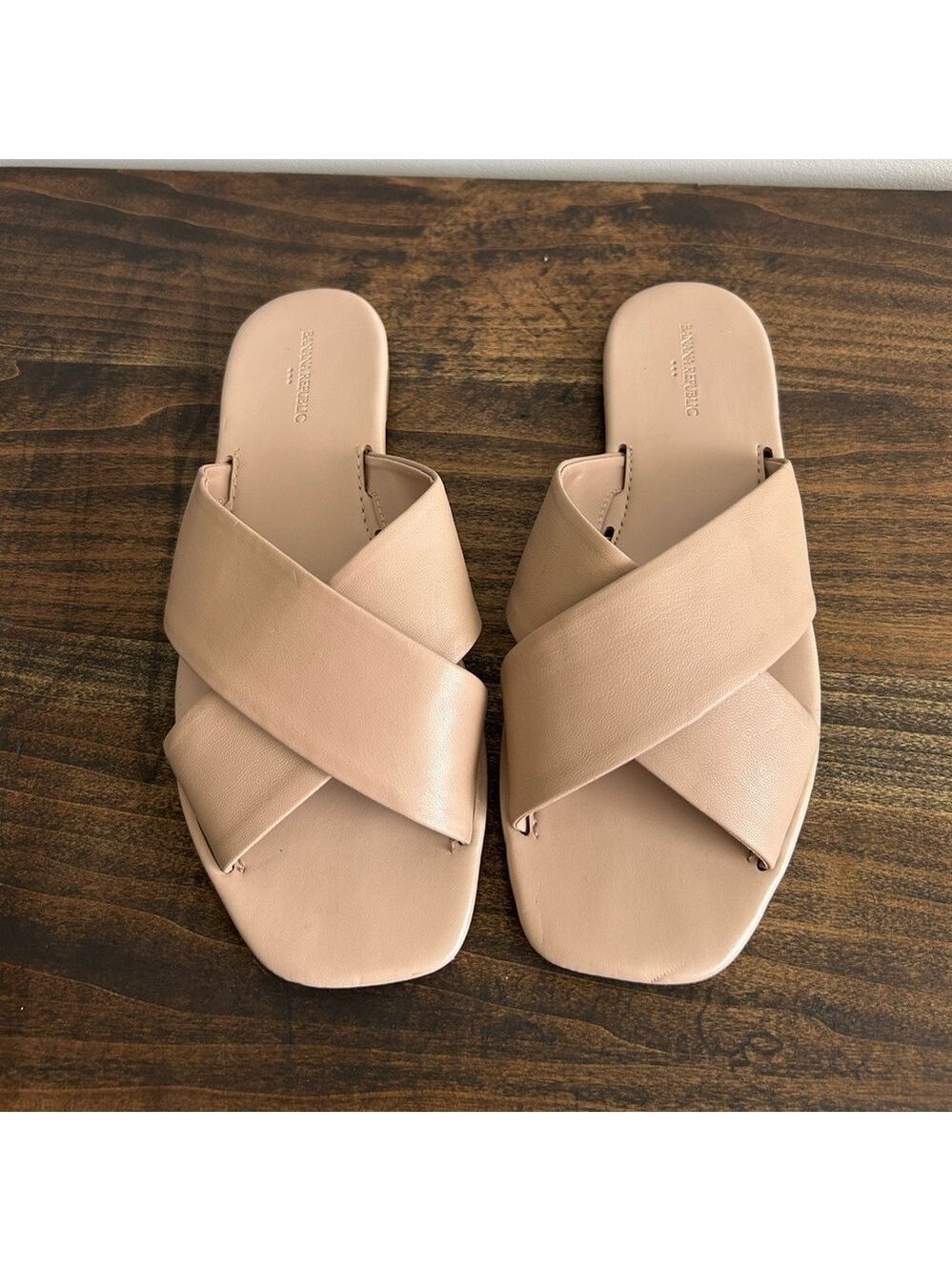 Banana Republic Women's Cross Over Slide Sandals, Size 8, Colour Blush.